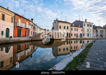 Blick auf Via Agatopisto Cromaciano, Comacchio, Emilia Romagna, Italien Stockfoto