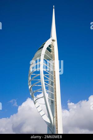 spinnaker Tower bei gunwharf Quats an der Hafenfront von Portsmouth Stockfoto