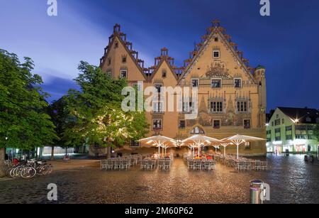 Das historische Rathaus Ulm beleuchtet Deutschland Stockfoto