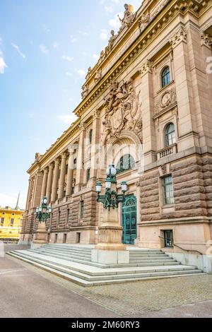 Detailansicht der Eingangstür zum Parlamentsgebäude, Schwedisch: Riksdagshuset, der Sitz des schwedischen parlaments, Schwedisch: Riksdag. Stockholm in Schweden Stockfoto