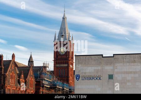 Liverpool, Großbritannien: Uhrenturm der Victoria Gallery & Museum und des University Foundation Building, Brownlow Hill Stockfoto
