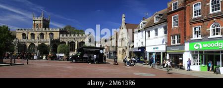 Blick auf die High Street im Stadtzentrum von Huntingdon, Cambridgeshire, England; Großbritannien Stockfoto