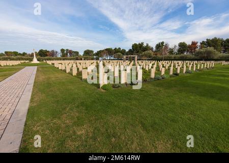 Der kanadische Militärfriedhof. Italien hat das Land gespendet, auf dem der Friedhof steht, um dem ultimativen Opfer zu danken und es zu ehren. Stockfoto