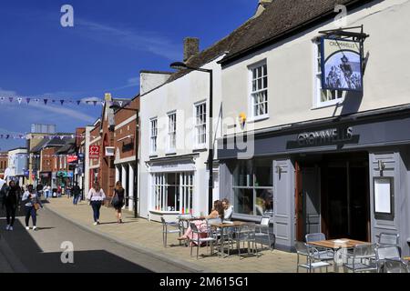 Blick auf die High Street im Stadtzentrum von Huntingdon, Cambridgeshire, England; Großbritannien Stockfoto