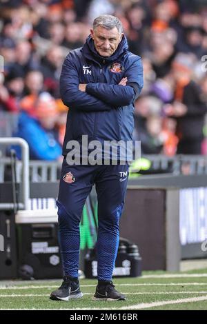 Tony Mowbray Manager von Sunderland während des Sky Bet Championship Spiels Blackpool vs Sunderland in der Bloomfield Road, Blackpool, Großbritannien, 1. Januar 2023 (Foto: Mark Cosgrove/News Images) Stockfoto