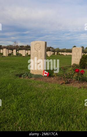 Der kanadische Militärfriedhof. Italien hat das Land gespendet, auf dem der Friedhof steht, um dem ultimativen Opfer zu danken und es zu ehren. Stockfoto