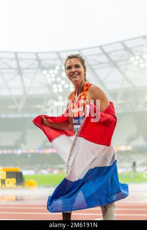 Marlou van Rhijn feiert den Gewinn von T44 200m Gold bei den Para Athletics World Championships 2017 im London Stadium, Großbritannien. Holländische Flagge. Klingenbabe Stockfoto