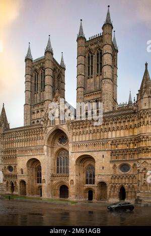 Die Westfront der Lincoln Cathedral. Stockfoto