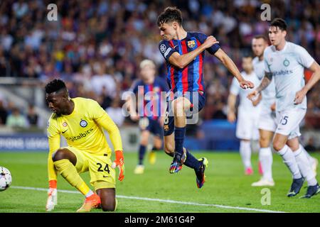 BARCELONA – Okt 13: Pedri in Aktion während des Champions League-Spiels zwischen dem FC Barcelona und dem FC Internazionale im Spotify Camp Nou Stadium auf OC Stockfoto