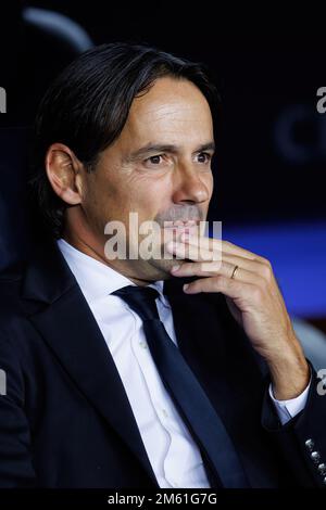 BARCELONA – Okt 13: Die Managerin Simone Inzaghi in Aktion während des Champions League-Spiels zwischen dem FC Barcelona und dem FC Internazionale auf dem Spotify C Stockfoto