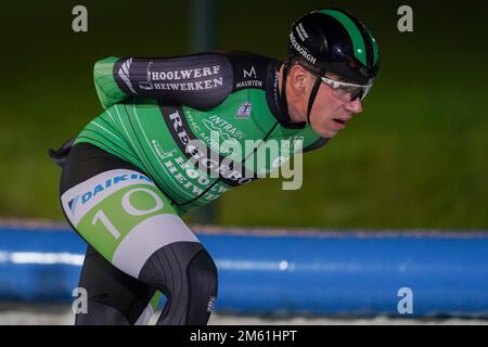 AMSTERDAM, NIEDERLANDE - 1. JANUAR: Willem Hoolwerf von Team Reggeborgh während der National Championships Marathon Speed Skating im Jaap Eden IJsbaan am 1. Januar 2023 in Amsterdam, Niederlande (Foto: Andre Weening/Orange Pictures) Stockfoto