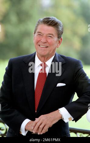 10/3/1984 Präsident Reagan posiert im Weißen Haus Präsident Ronald Reagan posiert am 3. Oktober 1984 im Weißen Haus Stockfoto