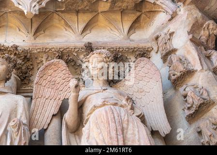 Reims, Frankreich. Der lächelnde Engel (l'Ange au Sourire), eine berühmte Skulptur der Kathedrale Unserer Lieben Frau (Cathedrale Notre Dame) Stockfoto