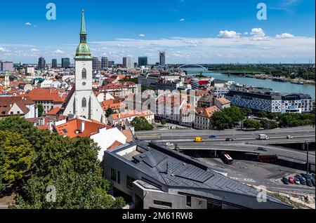 Altstadt mit Kathedrale St. Martins, Bratislava Stockfoto