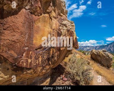 Felszeichnungen der Fremont-Indianer, Island Park Road, McKee Spring, Dinosaur National Monument, Jensen, Utah. Stockfoto