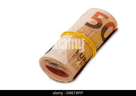 Rolle mit verschiedenen 50-Euro-Banknoten, isoliert auf weiß, mit Ausschneidepfad und Kopierraum Stockfoto