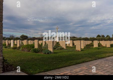 Der kanadische Militärfriedhof. Italien hat das Land gespendet, auf dem der Friedhof steht, um dem ultimativen Opfer zu danken und es zu ehren. Stockfoto