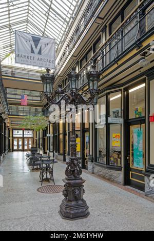 Market Arcade ist nach dem längst veralteten öffentlichen Markt (jetzt Parkplatz) in der Washington Street benannt. Heute sind hier kleine Geschäfte und Büros untergebracht. Stockfoto