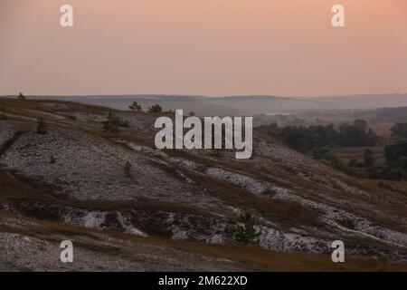 Blick auf die Kreide vor der Morgendämmerung Stockfoto