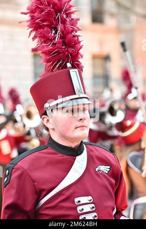 London, Großbritannien. 01. Januar 2023. Die alljährliche Silvesterparade in London mit Hunderten von Festwagen am 1. Januar 2023 im Zentrum von London, Großbritannien. Kredit: Siehe Li/Picture Capital/Alamy Live News Stockfoto