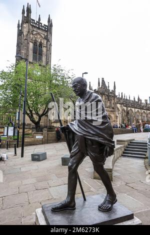 Mahatma Gandhi, Statue,Manchester,Stadt,Stadtzentrum,Zentrum,Nordwesten, England,Nordwestengland,Englisch,englische Stadt,Levelling Up,Greater Manchester,GB,Großbritannien,Großbritannien,Großbritannien,Großbritannien,Großbritannien,Großbritannien,Stadt,Stadtzentrum,Zentrum,Nordwesten,England,Nordwestengland,Englisch,englische Stadt,Levelling Up,Greater Manchester,GB,Großbritannien,Großbritannien,Großbritannien,Großbritannien,Großbritannien,Großbritannien,Großbritannien,Großbritannien,Großbritannien,Großbritannien Stockfoto