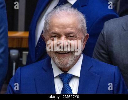 Brasilia, Brasilien. 01. Januar 2023. Luiz Inácio Lula da Silva, der neue brasilianische Präsident, während seiner Amtseinführung beim Nationalkongress. Auch der deutsche Präsident nimmt an den Feierlichkeiten Teil. Kredit: Jens Büttner/dpa/Alamy Live News Stockfoto