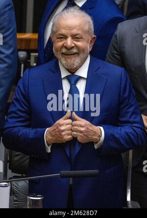 Brasilia, Brasilien. 01. Januar 2023. Luiz Inácio Lula da Silva, der neue brasilianische Präsident, während seiner Amtseinführung beim Nationalkongress. Auch der deutsche Präsident nimmt an den Feierlichkeiten Teil . Kredit: Jens Büttner/dpa/Alamy Live News Stockfoto