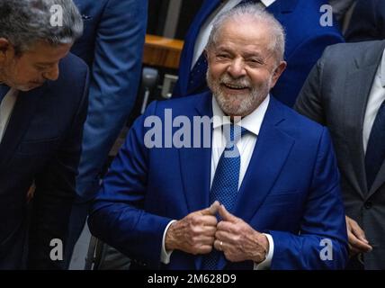 Brasilia, Brasilien. 01. Januar 2023. Luiz Inácio Lula da Silva, der neue brasilianische Präsident, während seiner Amtseinführung beim Nationalkongress. Auch der deutsche Präsident nimmt an den Feierlichkeiten Teil . Kredit: Jens Büttner/dpa/Alamy Live News Stockfoto