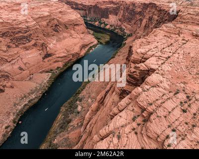 Luftaufnahme des Grand Canyon flussaufwärts auf dem Colorado River Stockfoto