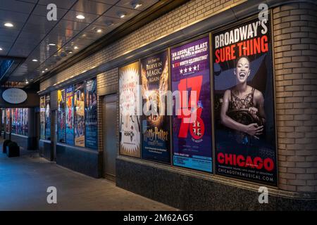 Shubert Alley Broadway Play Posters, NYC, USA 2023 Stockfoto