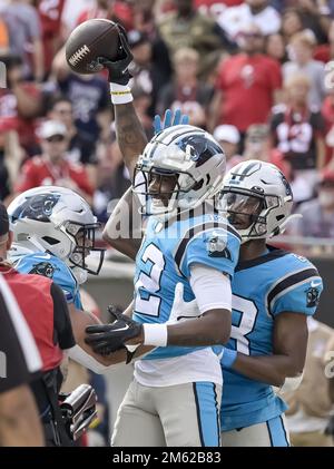 Tampa, Usa. 01. Januar 2023. Carolina Panthers Wide Receiver Shi Smith (12) feiert am Sonntag, den 1. Januar 2023, einen Touchdown-Fang gegen die Tampa Bay Buccaneers im Raymond James Stadium in Tampa, Florida. Foto: Steve Nesius/UPI. Kredit: UPI/Alamy Live News Stockfoto