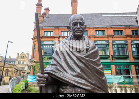 Mahatma Gandhi, Statue,Manchester,Stadt,in,AT,Stadtzentrum,Zentrum,Nordwesten,England,Nordwestengland,Englisch,Englische Stadt,Levelling Up,Greater Manchester, GB,Großbritannien,Großbritannien,Großbritannien,Großbritannien,Großbritannien,Großbritannien,Großbritannien,Großbritannien,Großbritannien,englische Stadt, Stockfoto