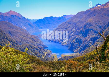 Dramatische Landschaft des Doubtful Sound auf der Südinsel Neuseelands Stockfoto