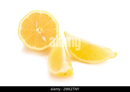 Zitrone isoliert auf weißem Hintergrund. Stockfoto