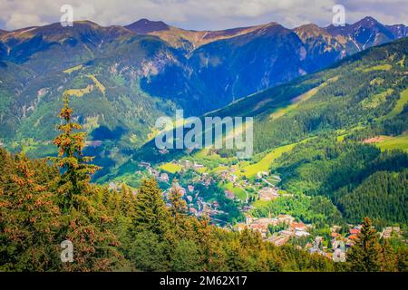 Österreichische Tirol-Stubnerkogel-alpen über Bad Gastein und der hohen Tauern-Range im Frühling, Österreich Stockfoto