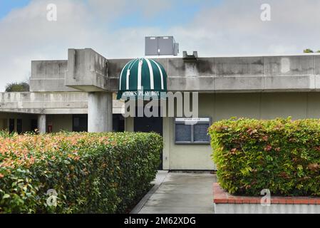 HUNTINGTON BEACH, KALIFORNIEN - 01. JANUAR 2023: The Actors Play Box auf dem Campus des Golden West College. Stockfoto