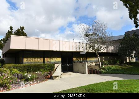 HUNTINGTON BEACH, KALIFORNIEN - 01. JANUAR 2023: Athletic Training Building auf dem Campus des Golden West College. Stockfoto