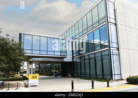 HUNTINGTON BEACH, KALIFORNIEN - 01. JANUAR 2023: Learning Resources Center auf dem Campus des Golden West College. Stockfoto