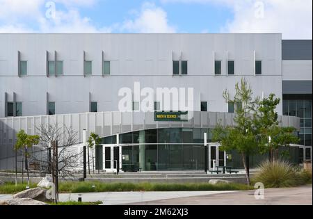 HUNTINGTON BEACH, KALIFORNIEN - 01. JANUAR 2023: Das Math and Science Building auf dem Campus des Golden West College. Stockfoto