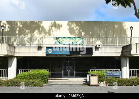 HUNTINGTON BEACH, KALIFORNIEN - 01. JANUAR 2023: Das Recreation Education Building auf dem Campus des Golden West College. Stockfoto