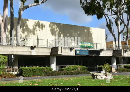 HUNTINGTON BEACH, KALIFORNIEN - 01. JANUAR 2023: Das Recreation Education Building auf dem Campus des Golden West College. Stockfoto