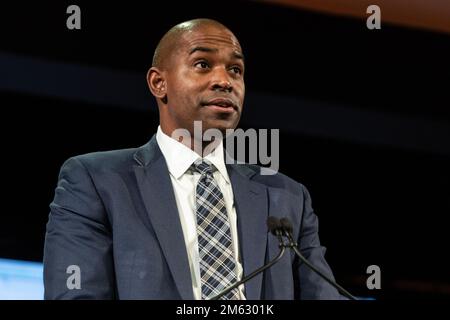 Albany, USA. 01. Januar 2023. Antonio Delgado hält am 1. Januar 2023 im Empire State Plaza Convention Center in Albany eine Rede, die der Kongressabgeordnete Ritchie Torres während der Amtseinführung für New Yorker Staatsbeamte als Vizegouverneur vereidigt hatte. Gouverneur Kathy Hochul wurde als erste weibliche Gouverneurin des Staates New York für die volle Amtszeit vereidigt. (Foto: Lev Radin/Sipa USA) Guthaben: SIPA USA/Alamy Live News Stockfoto