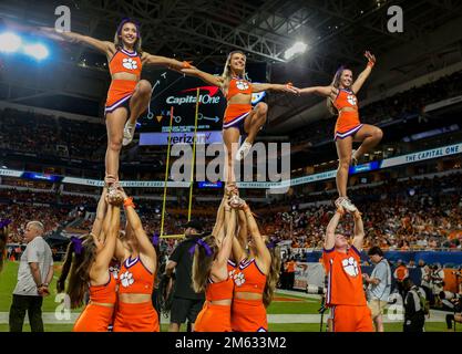 Miami Gardens, Florida, USA. 30. Dezember 2022. Während des Football-Spiels Capital One Orange Bowl 2022 zwischen den Clemson Tigers und Tennessee Volunteers im Hard Rock Stadium in Miami Gardens, FL. Kyle Okita/CSM/Alamy Live News Stockfoto