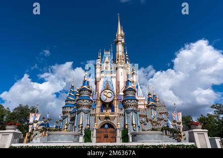 Orlando, FL, USA - November 5 2022 : Magic Kingdom Park. Die Walt Disney World 50. Jubiläumsfeier. Stockfoto