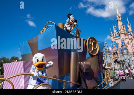 Orlando, FL, USA - November 5 2022 : Magic Kingdom Park. Die Walt Disney World 50. Jubiläumsfeier. Stockfoto