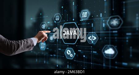 Geschäftsmann klickt auf Java Programmiersprache Anwendungskonzept auf virtuellen Bildschirm Stockfoto