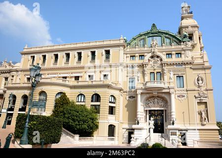 La principauté de Monaco est un état in dépendant dirigé par le Prince Albert II L'opéra de Monte Carlo a été conco par Charles Garnier. Stockfoto