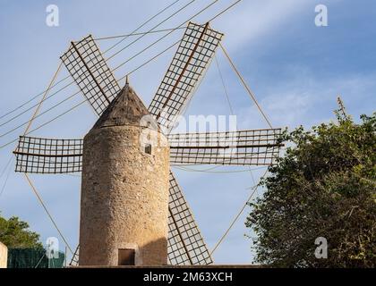 Alte Steinmühle in der mallorquinischen Stadt Felanitx, Spanien Stockfoto