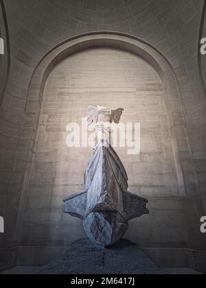 Geflügelte Siegesstatue von Samothrake im Museum Louvre, Paris, Frankreich Stockfoto