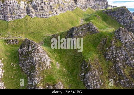 Der wunderschöne Berg Binevenagh in der Nähe von Limavady in Nordirland, Großbritannien. Stockfoto